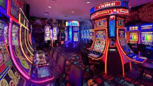 Live gaple table with domino tiles and dealer on shoptoto wap HD stream