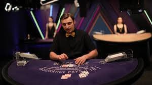 Live Ninja vs Samurai table on shoptoto wap with dealer and real-time card draw